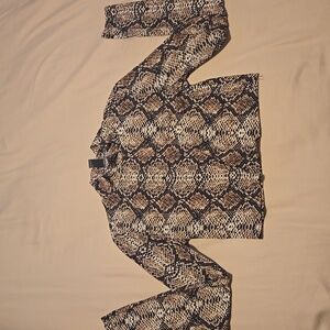 LONG SLEEVE SNAKE PRINT CROP TOP